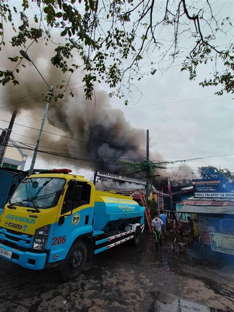 fire muntinlupa|Muntinlupa residential area fire kills 10 .